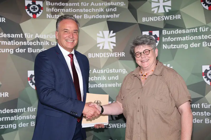 Annette Lehnigk-Emden, President of the German defense procurement agency, BAAINBw, and Helmut Rauch, CEO of Diehl Defence, on Thursday signed the contract for the acquisition of six IRIS-T SLM systems for €950 million.