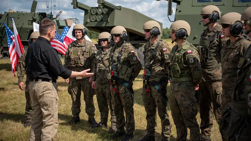 Polish Minister of National Defense Mariusz B?aszczak talks to troops operating HIMARS rocket launchers at the training ground in Toru?, where he signed the decree creating the HIMARS Academy and the 1st Rocket Brigade. 