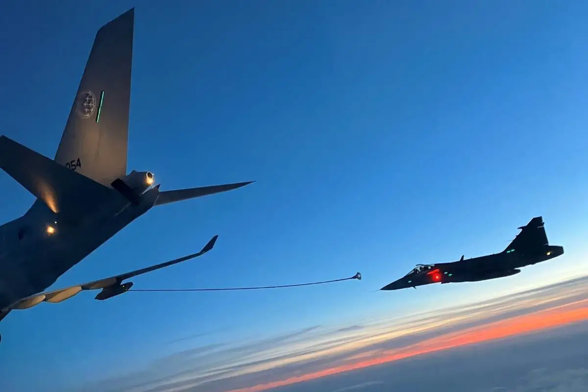 Czech JAS-39 Gripen Fighters Practice Refuelling with Multinational Tanker Aircraft