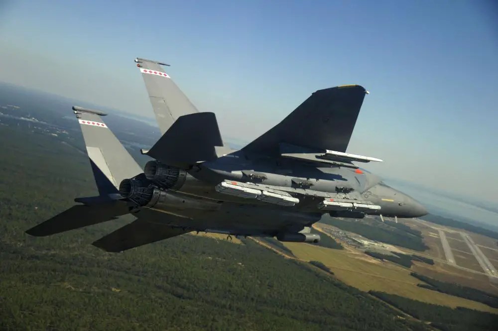 القوات الجوية الأمريكية F-15Es تسقط 10 StormBreaker أثناء برنامج تقييم نظام الأسلحة
