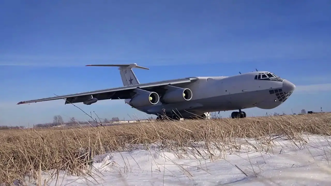 Su-34 and MiG-31BM aircraft are refueled by Il-78 tanker