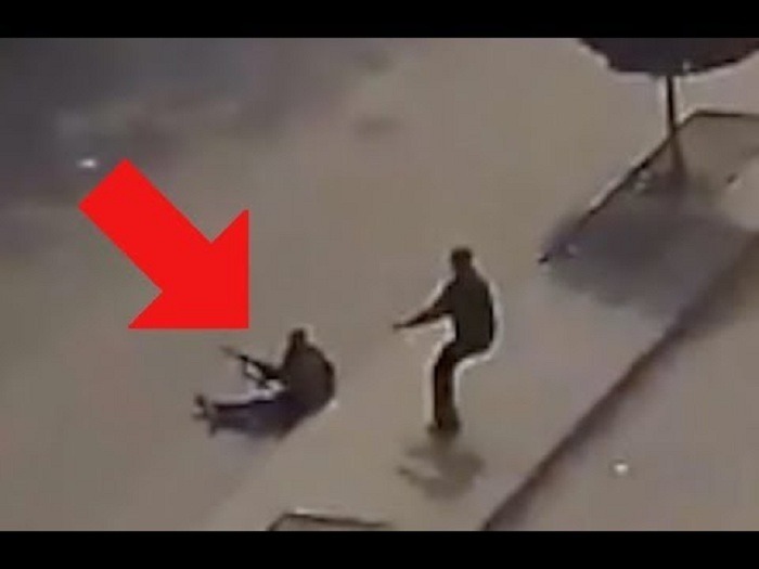 Egyptian Citizens Rushing ISIS Shooter During Terror Attack in Egypt