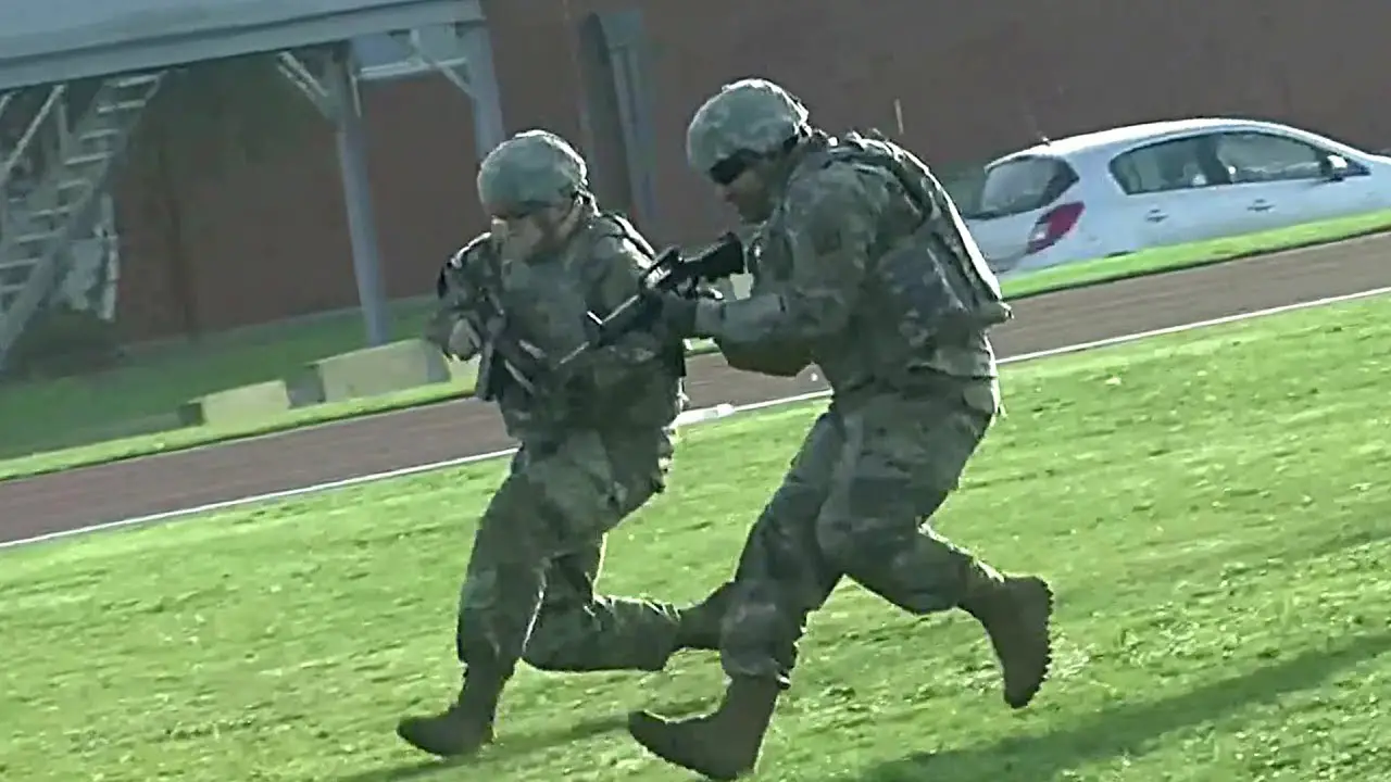 US Army 39th Sig Bn Moving In Team Techniques Training
