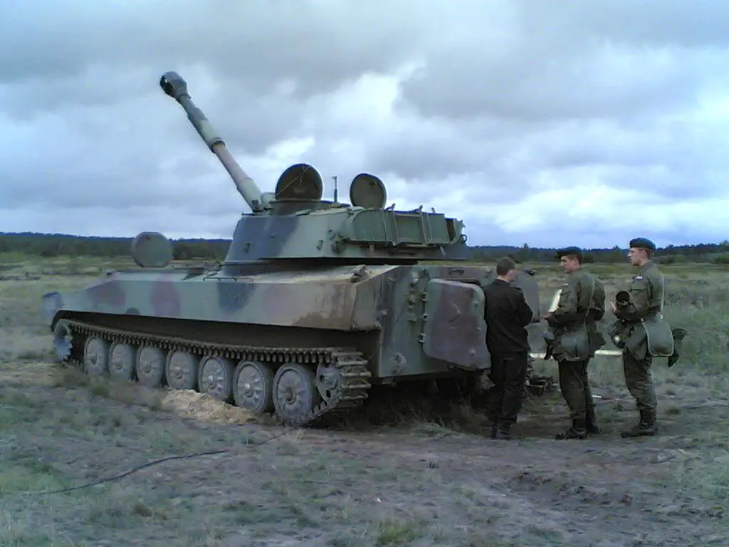 2S1 Gvozdika self-propelled artillery