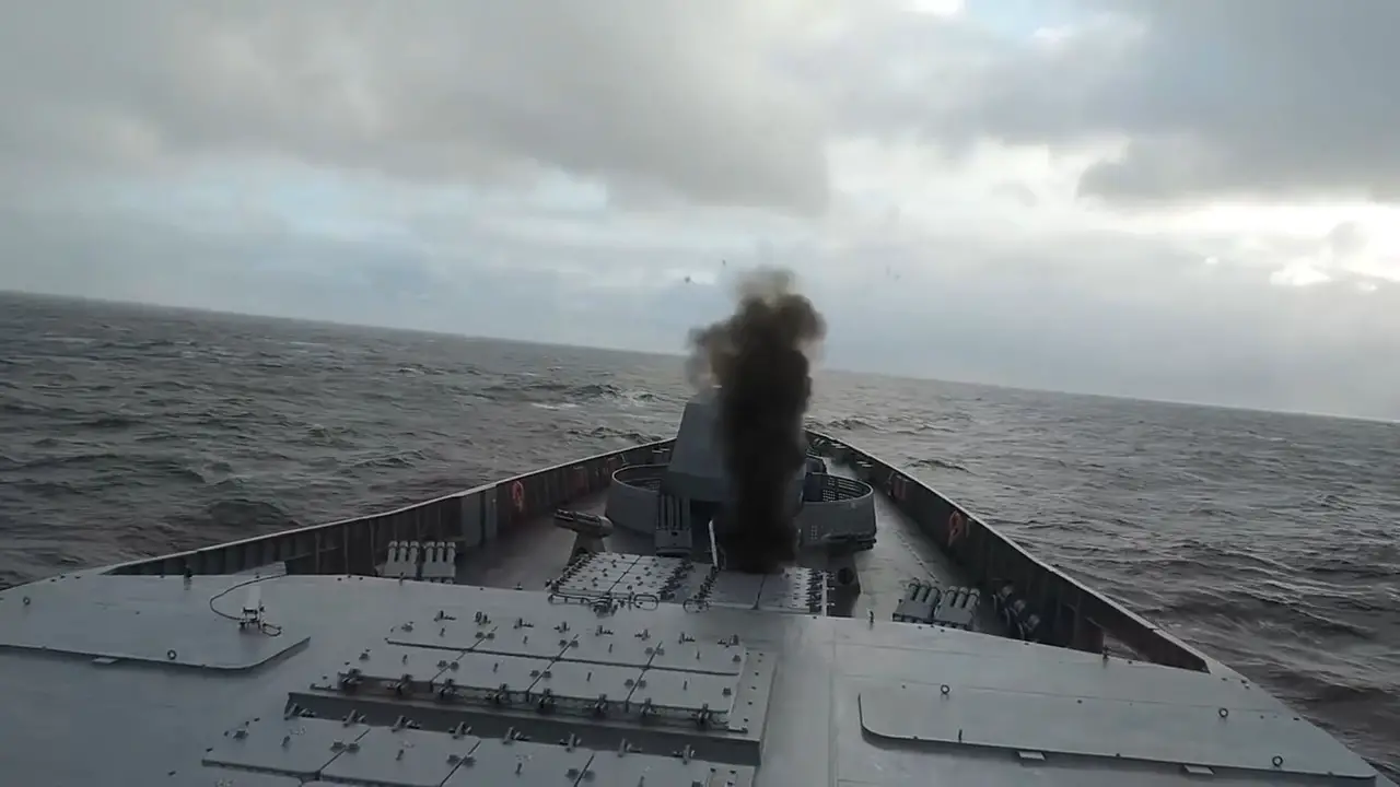 Frigate Admiral Gorshkov practice anti-aircraft drills in Barents Sea