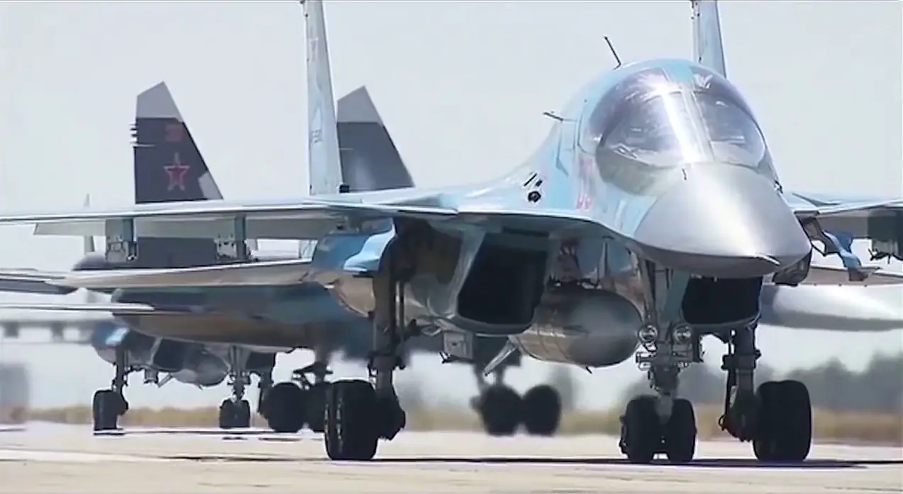 2 Sukhoi Su-34 fighter-bombers collide mid-air in Far East Russia