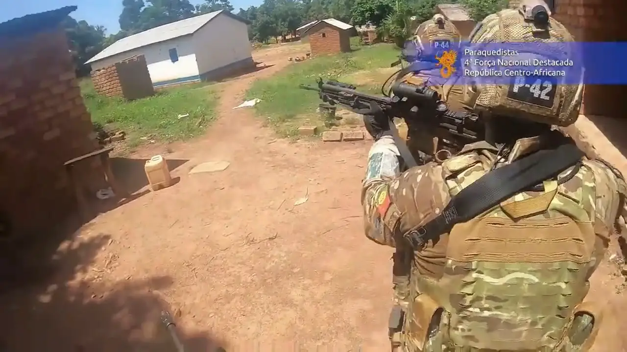 Portuguese Airbornes in heavy combat with rebellions in Central African Republic