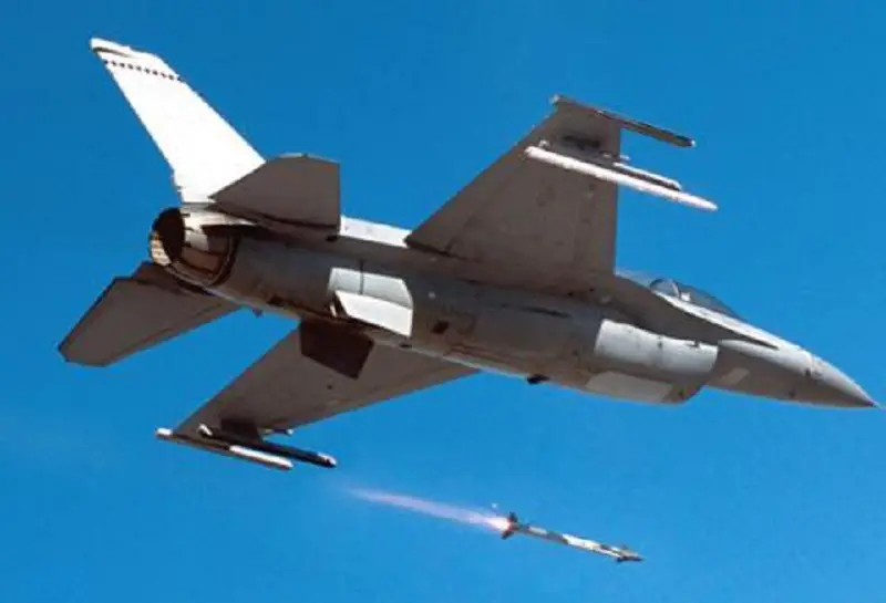 Raytheon Company wins $434 million contract modification for AIM-9X tactical missiles