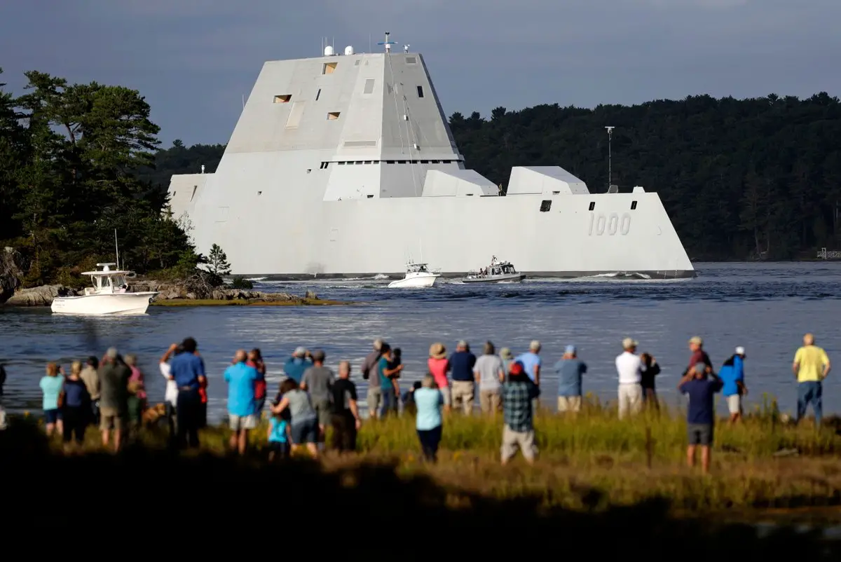 Raytheon wins $17 million contract to provide Zumwalt to get Standard Missile-2