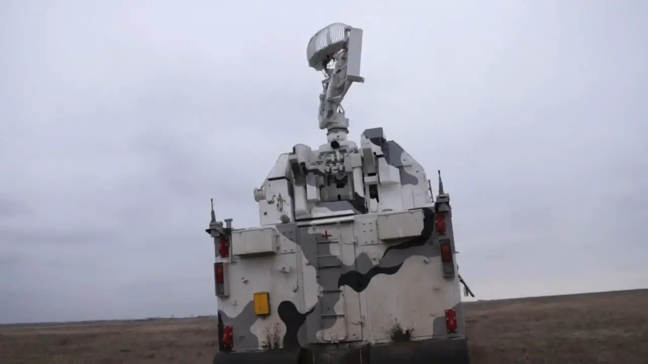 Russian Tor-M2DT anti-aircraft missile system trains to defend the Arctic