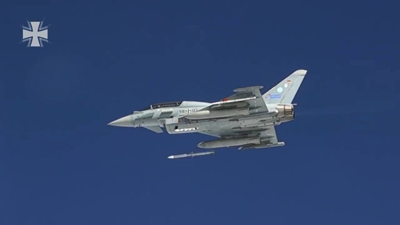 Luftwaffe Eurofighter Typhoon fire live AMRAAM