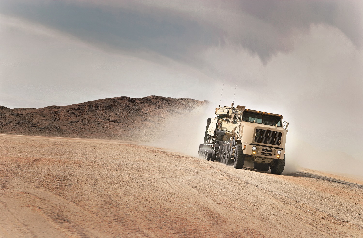 U.S. Army selects Oshkosh Defense to produce HET Transporter Semitrailer