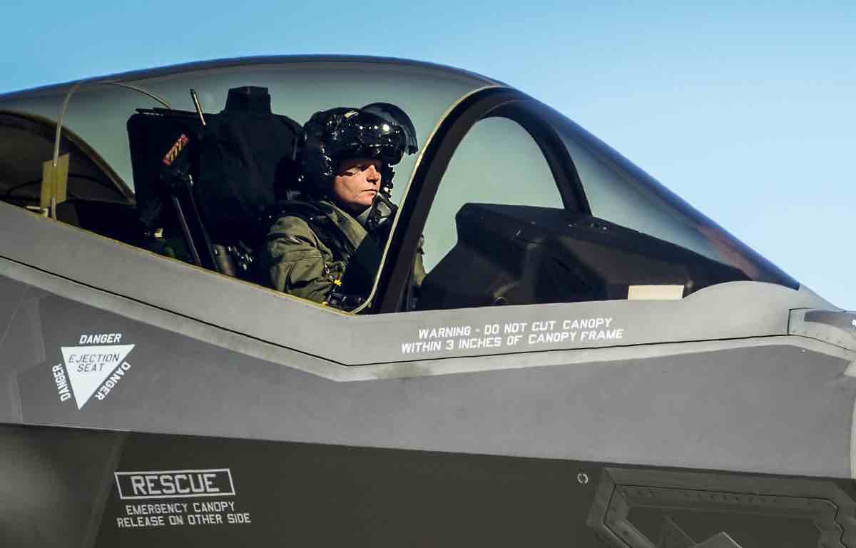 Cost of F-35 Lightning II Helmet Jumps 23% to $737,800