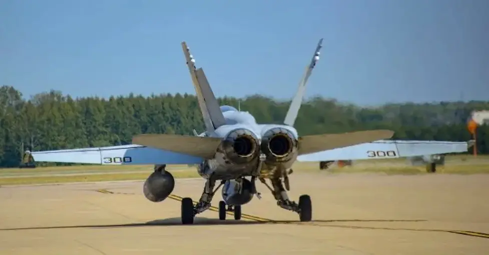 Navy F/A-18C Hornet Makes Final Active-Duty Flight