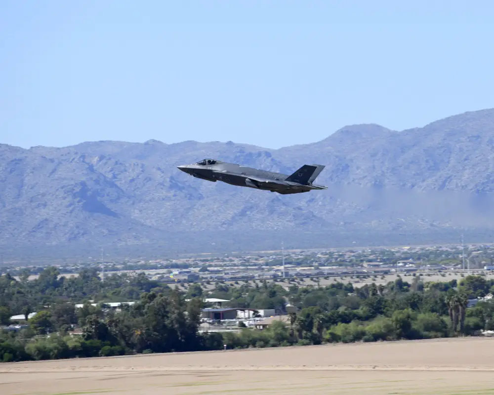 Student Pilots' First Time Soaring In F-35 Through Allied F-35 B-Course