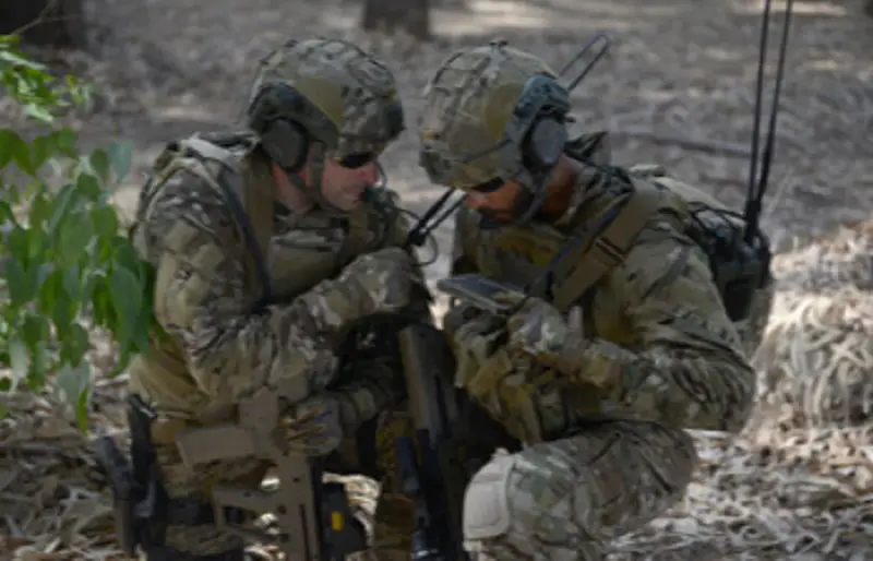 The BNET broadband IP SDR (software defined radio), supports the modern digital battlefield's needs with high-speed, low-delay, reliable connectivity for broadband data, voice and video on the move. 