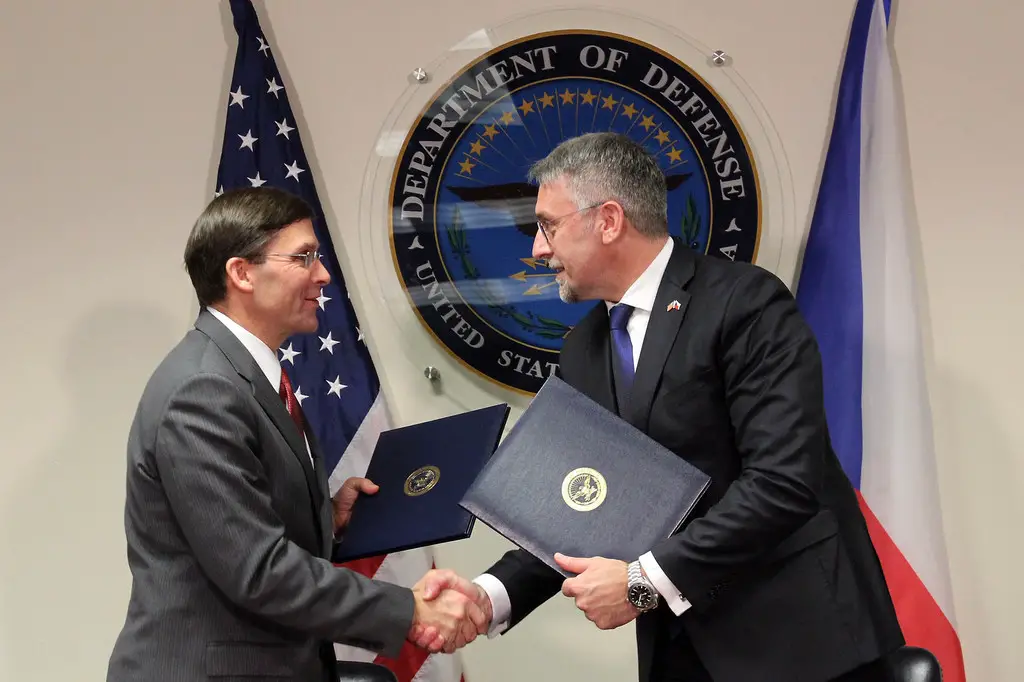 Czech Defence Minister and United States Secretary of Defense Signed the Helicopter Contract