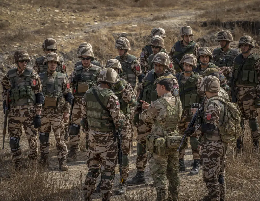 A British specialized infantry soldier informs Moroccan soldiers about the tactics that will be used against enemy threats during the opening days of Flintlock 20 near Thies, Senegal, Feb. 16, 2020.