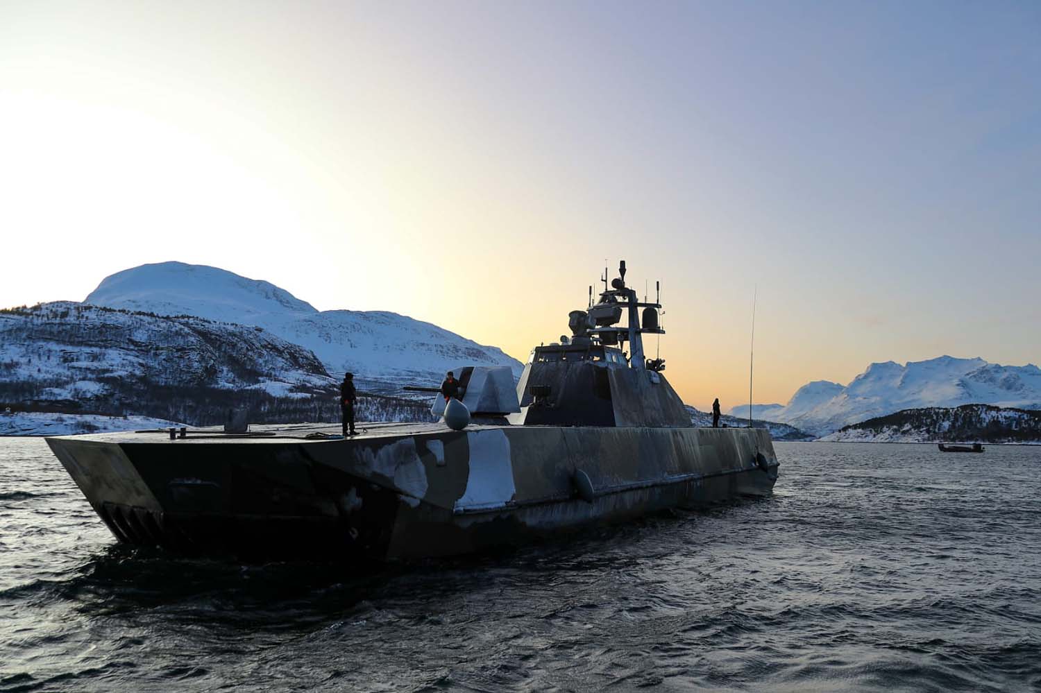 Royal Marine Commandos Raid with Norwegian Stealth Ship in Arctic