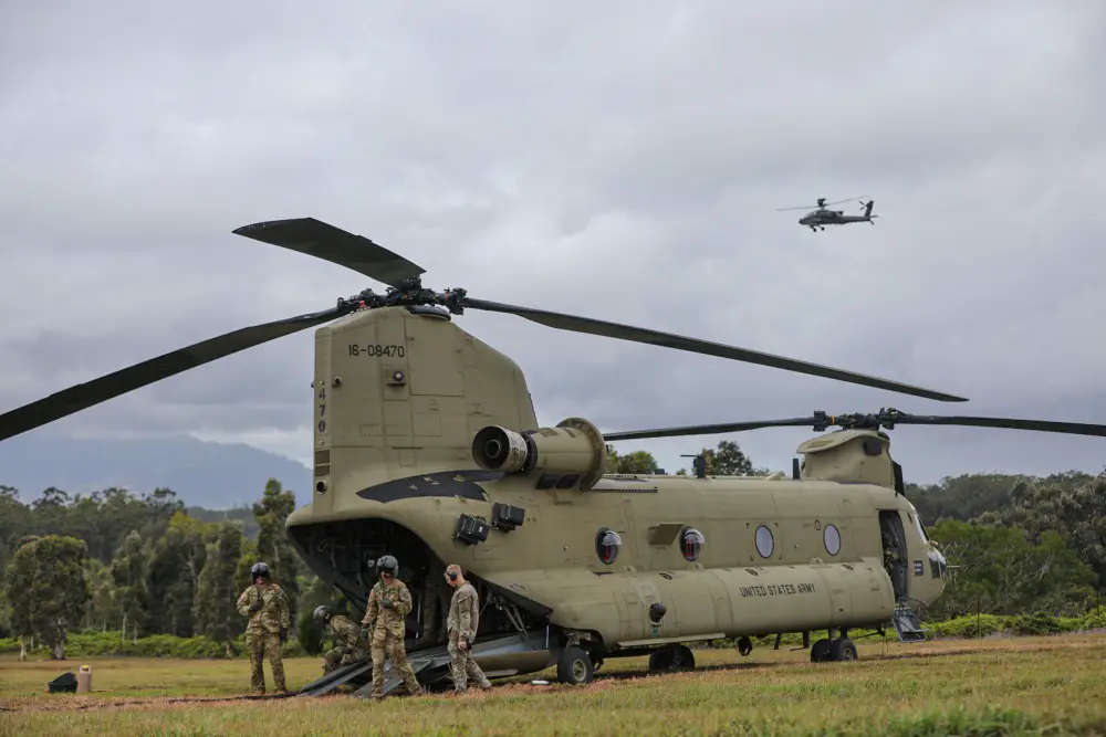 Petroleum Supply Specialists using the CH-47F Chinook helicopter from B. Co, 3-25 "Hammerheads" as a fuel source for other aircraft.