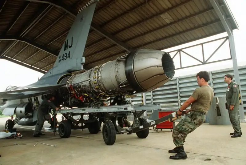  Mechanics from the 13th Aircraft Maintenance Unit reinstall the engine of USAF F-16C block 30 #85-1494 belonging to the 13th TFS during the combined Thai/U.S. Exercise Cobra Gold.