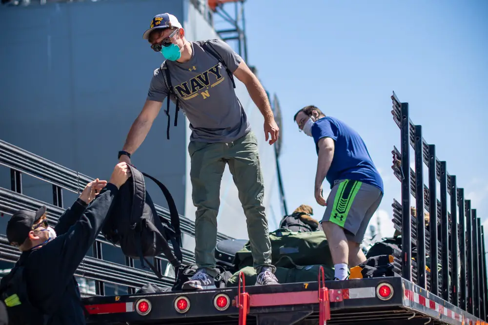US Navy Transfers 90 Sailors from Quarantine to USS Kidd