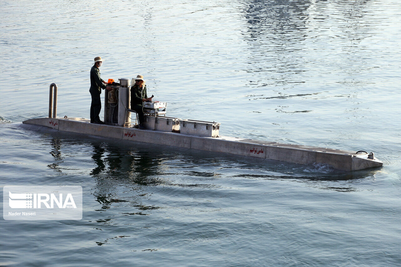Iranian Navy Receives Unidentified Submersible Vehicles