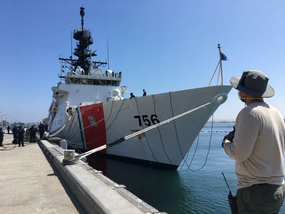 US Undersea Warfare Center Detachment Conducts Magnetic Treatment on US Coast Guard Cutter