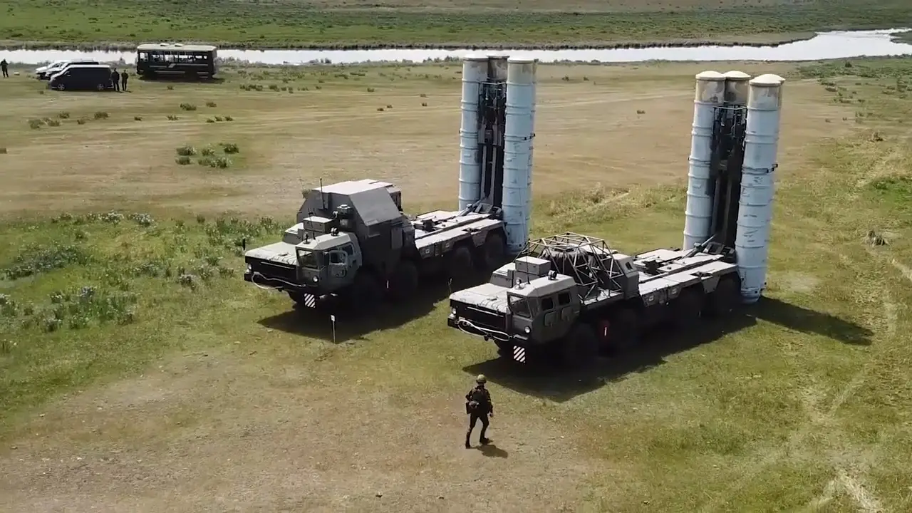 Russia's Central Military District Drills S-300 Air Defense Systems