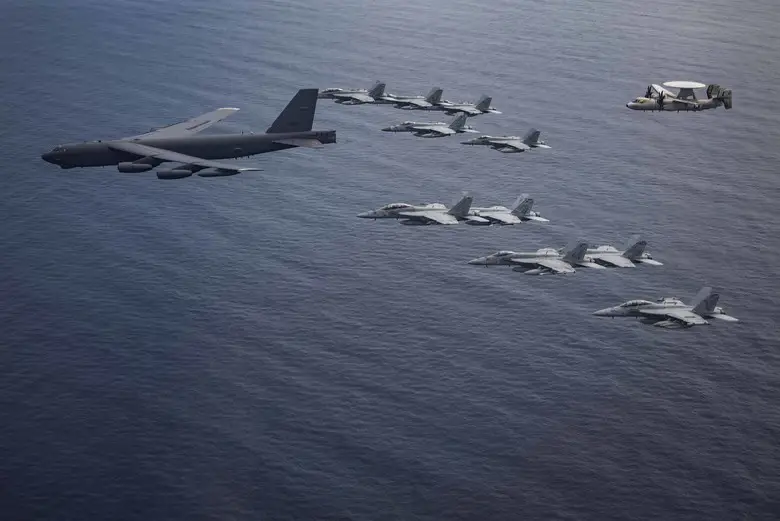 US Air Force Sends B-52 Bomber Over South China Sea as PLAN Steps-up Naval Drills