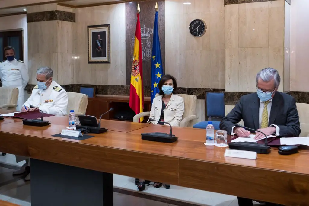 Spanish Defense Minister presided over the official signature of the â‚¬1.7 billion initial contract for the Spanish Army's future 8x8 wheeled combat vehicle.