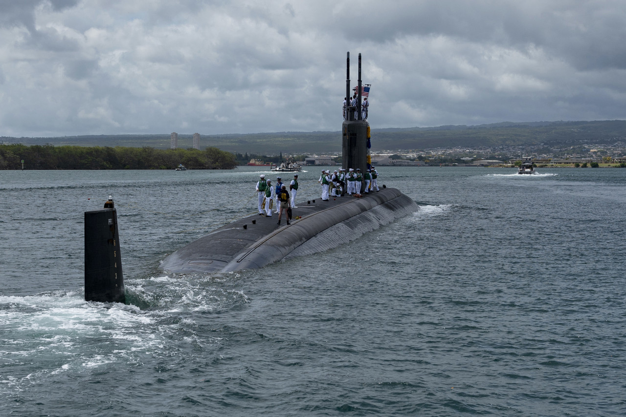 Sailors aboard the fast-attack submarine USS Columbia prepare to moor at Joint Base Pearl Harbor-Hickam, Hawaii, following a six-month deployment in the Western Pacific, June 6, 2020.