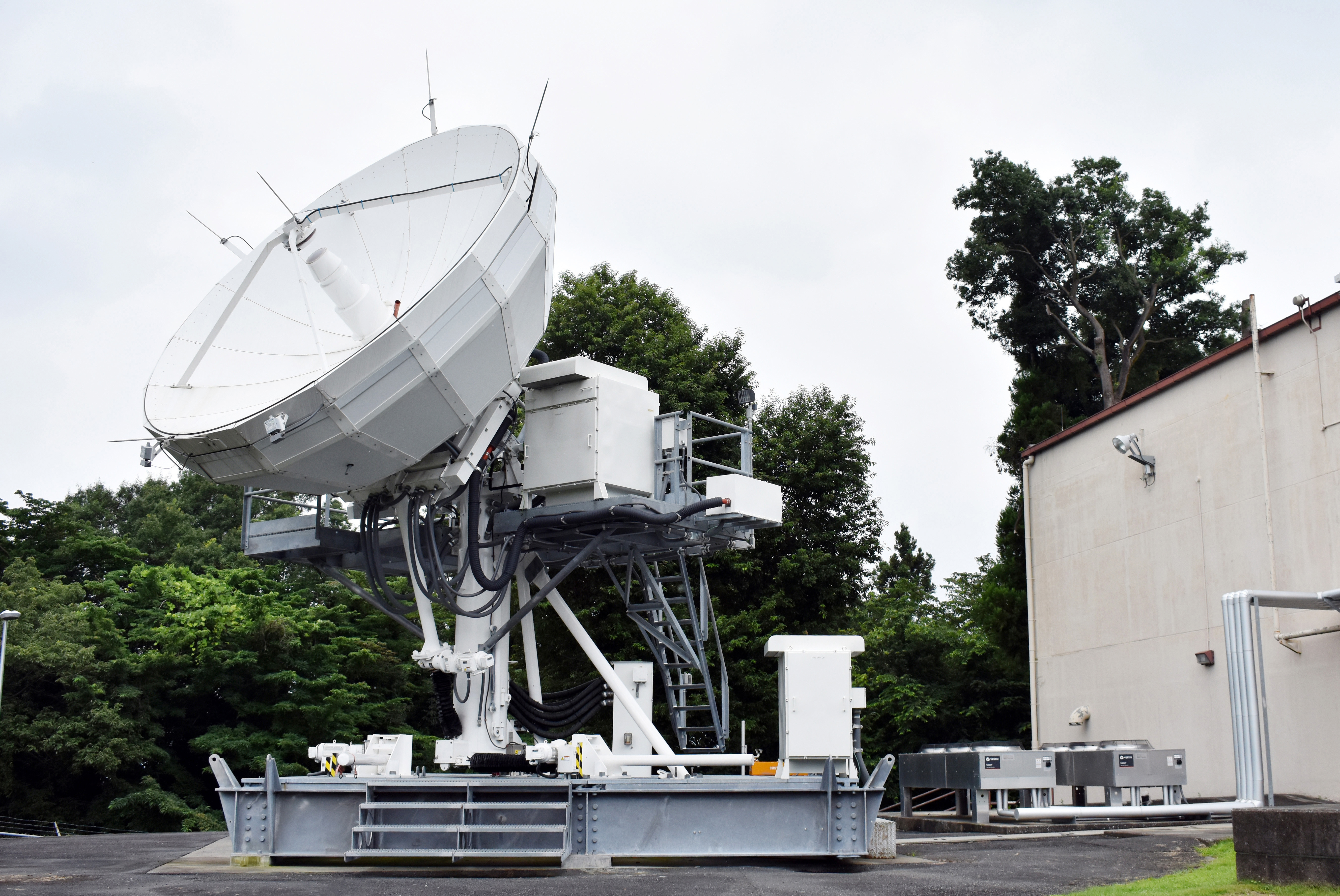 The 374th Communications Squadron's Operating Location C's AN/GSC-52B satellite communications terminal stands outside building 771 at Camp Zama, Japan, July 24, 2020.