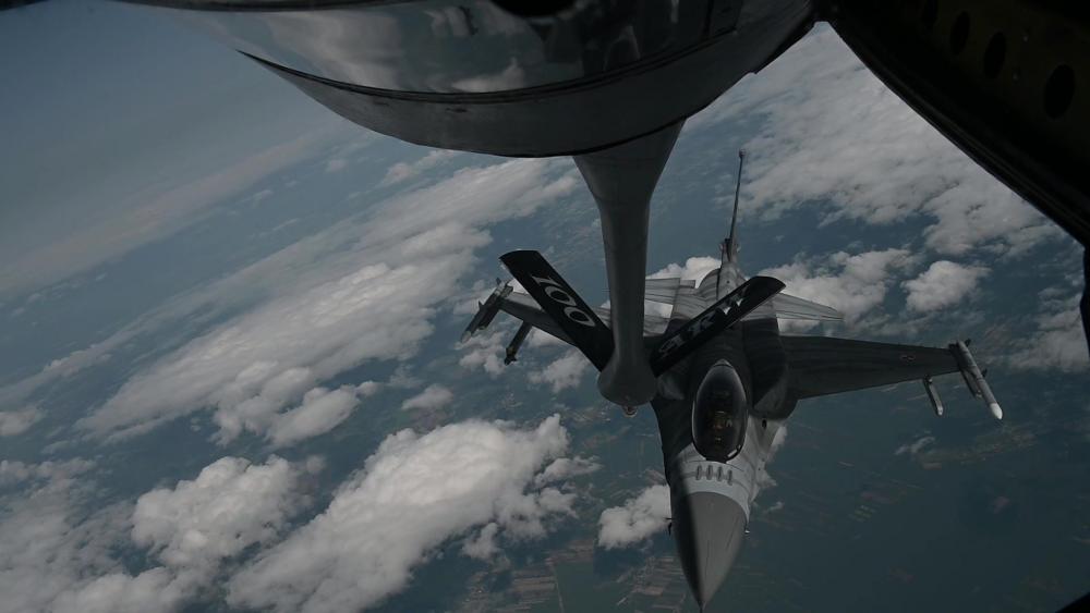 100 ARW Refuels US and Polish F-16s for Astral Knight 20 Stringer