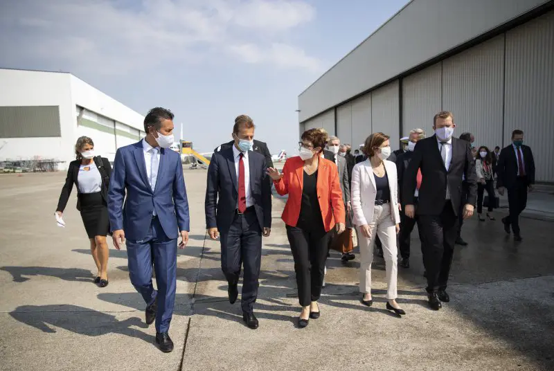 French and German defense ministers Annegret Kramp-Karrenbauer (orange jacket) and Florence Parly (white jacket) visited the Airbus Defence and Space plant in Manching, Bavaria, for briefings on the FCAS and other joint programs.