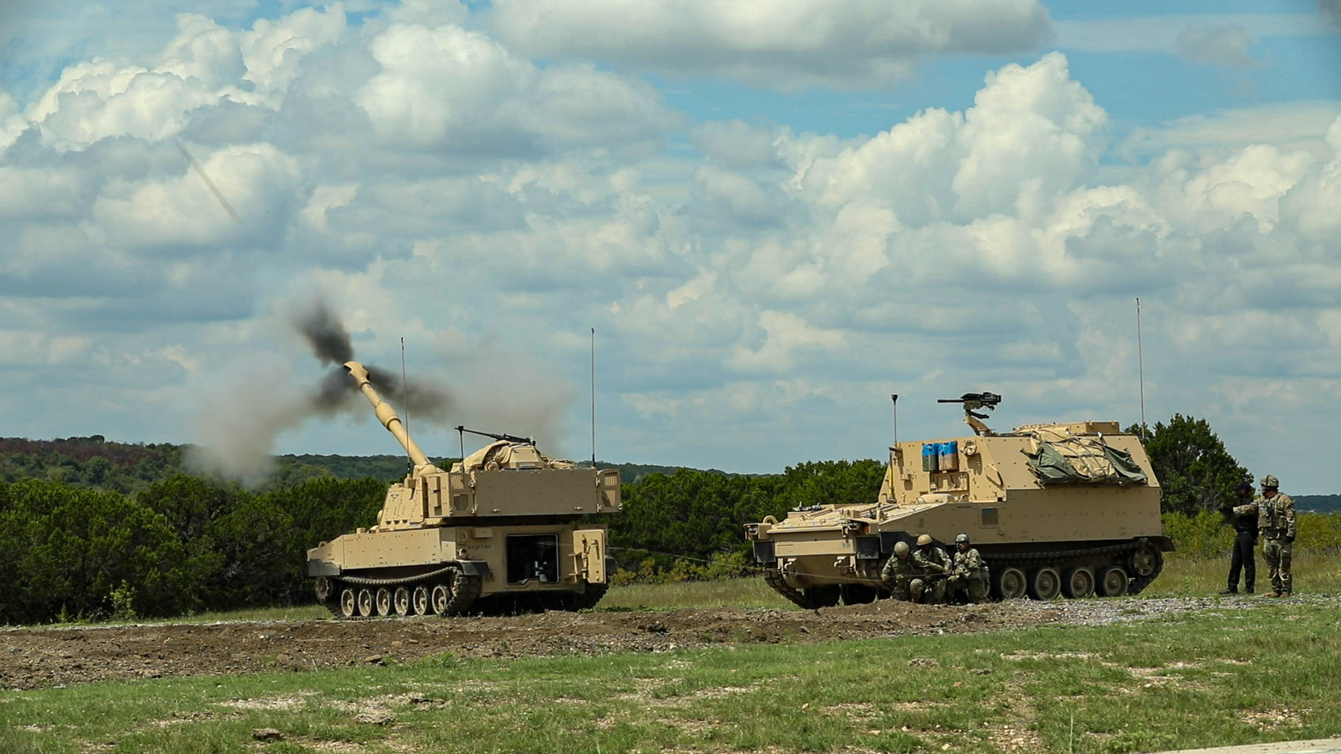 M109A7 Self-propelled Howitzer and M992A3 Field Artillery Ammunition Supply Vehicle