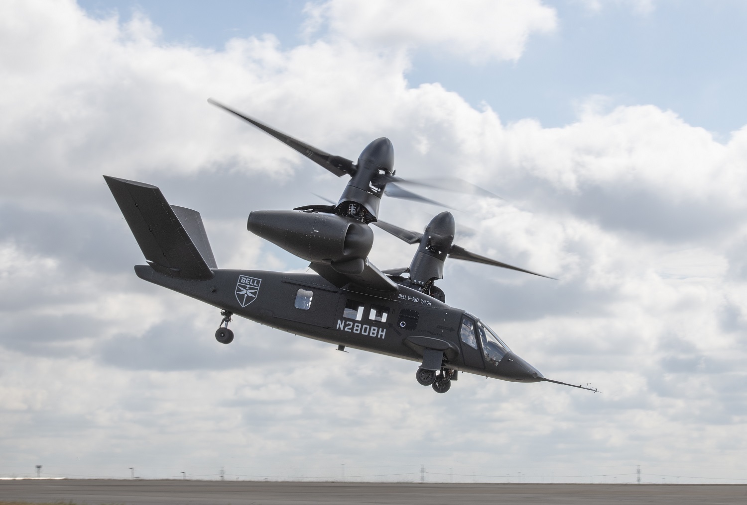 US Army Experimental Test Pilots Fly Bell Valor V-280