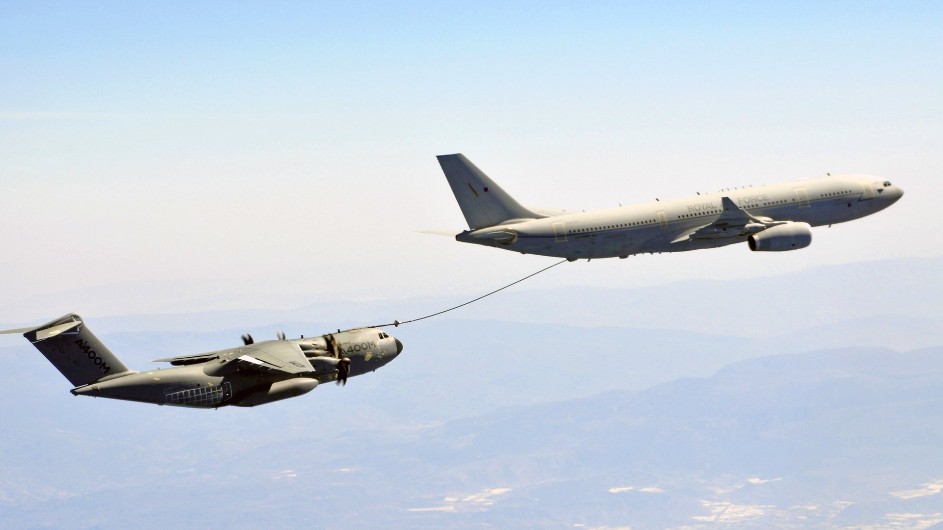 A330 MRTT Voyager Achieves Clearance to Refuel A400M Aircraft