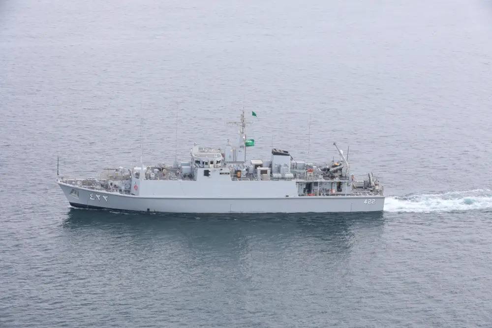 Saudi, UK and US Naval Forces Conduct Mine Countermeasures Training