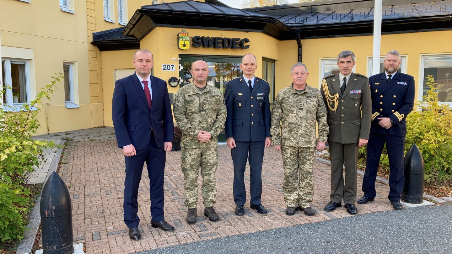 The delegation from Ukraine together with representatives from SWEDEC(Photo: BjÃ¶rn SÃ¶nnerling/Swedish Armed Forces)