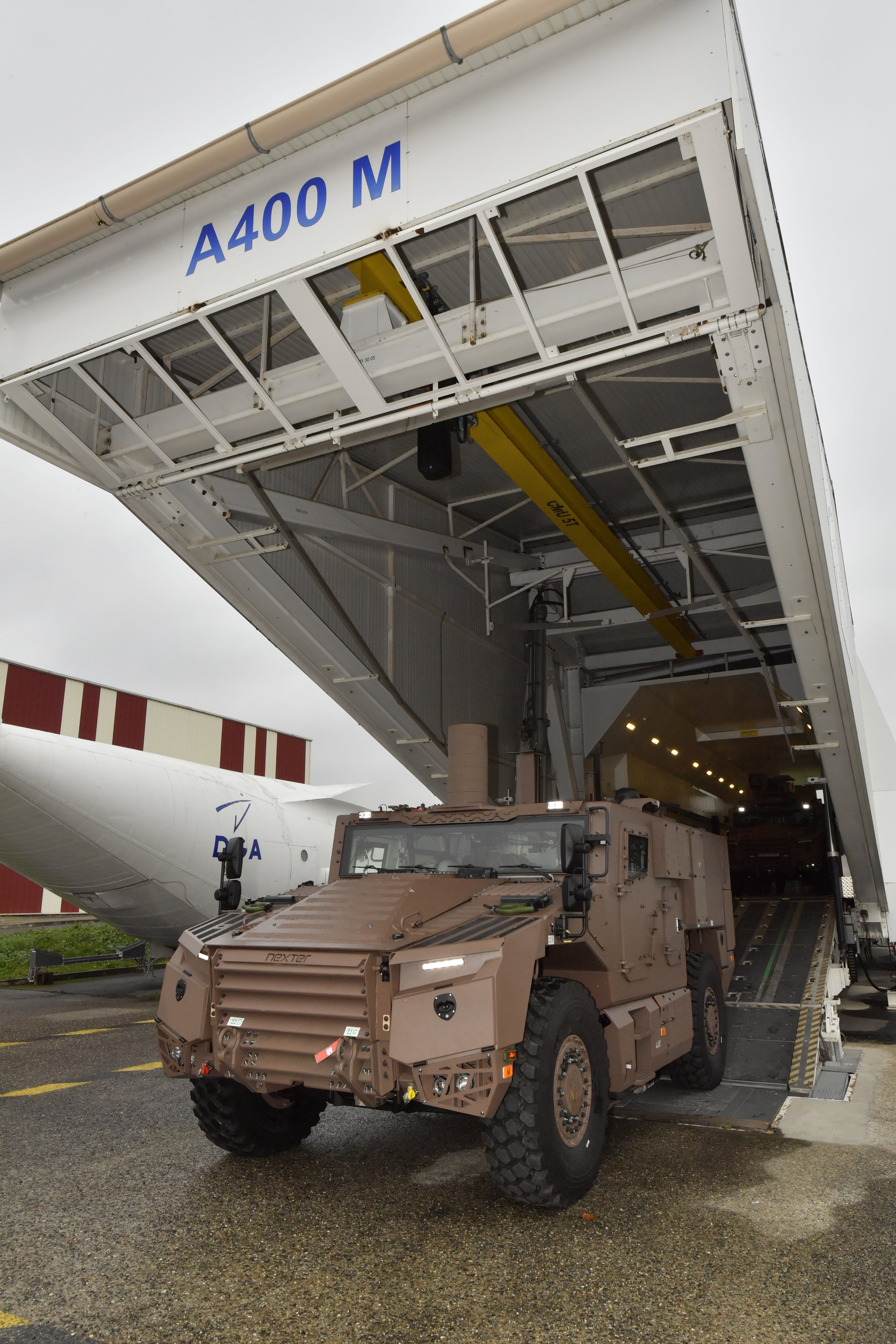 The Frence DGA has conducted the first loading on A400 military transport aircraft with the French Army new VBMR Leger Serval 4x4 armored vehicle on December 11, 2020.