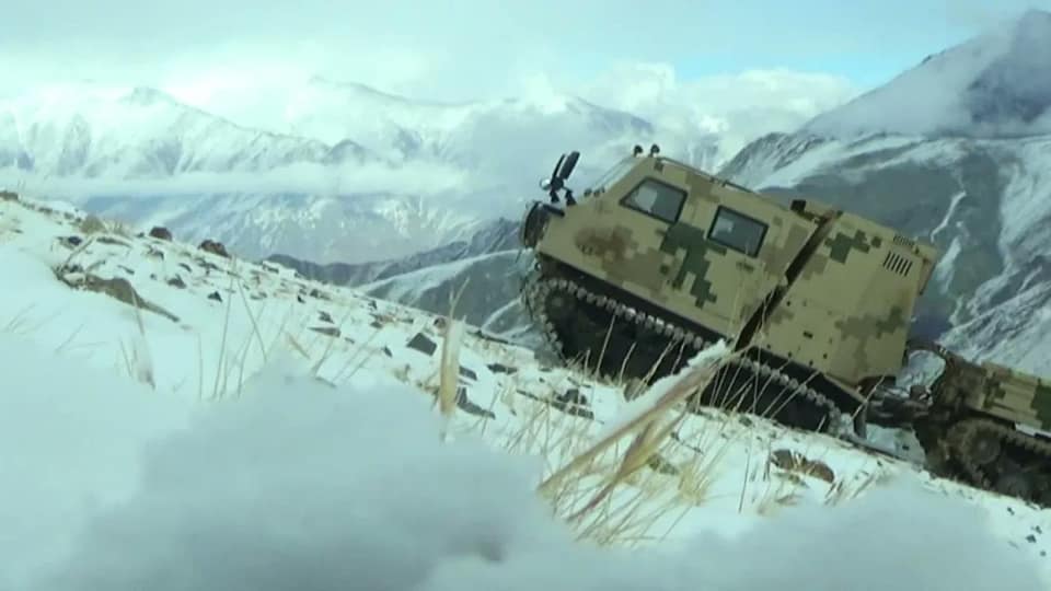 Chinese PLA Inducts JM-8 All-Terrain Carrier for Logistics Support in High-Altitude Plateau Region