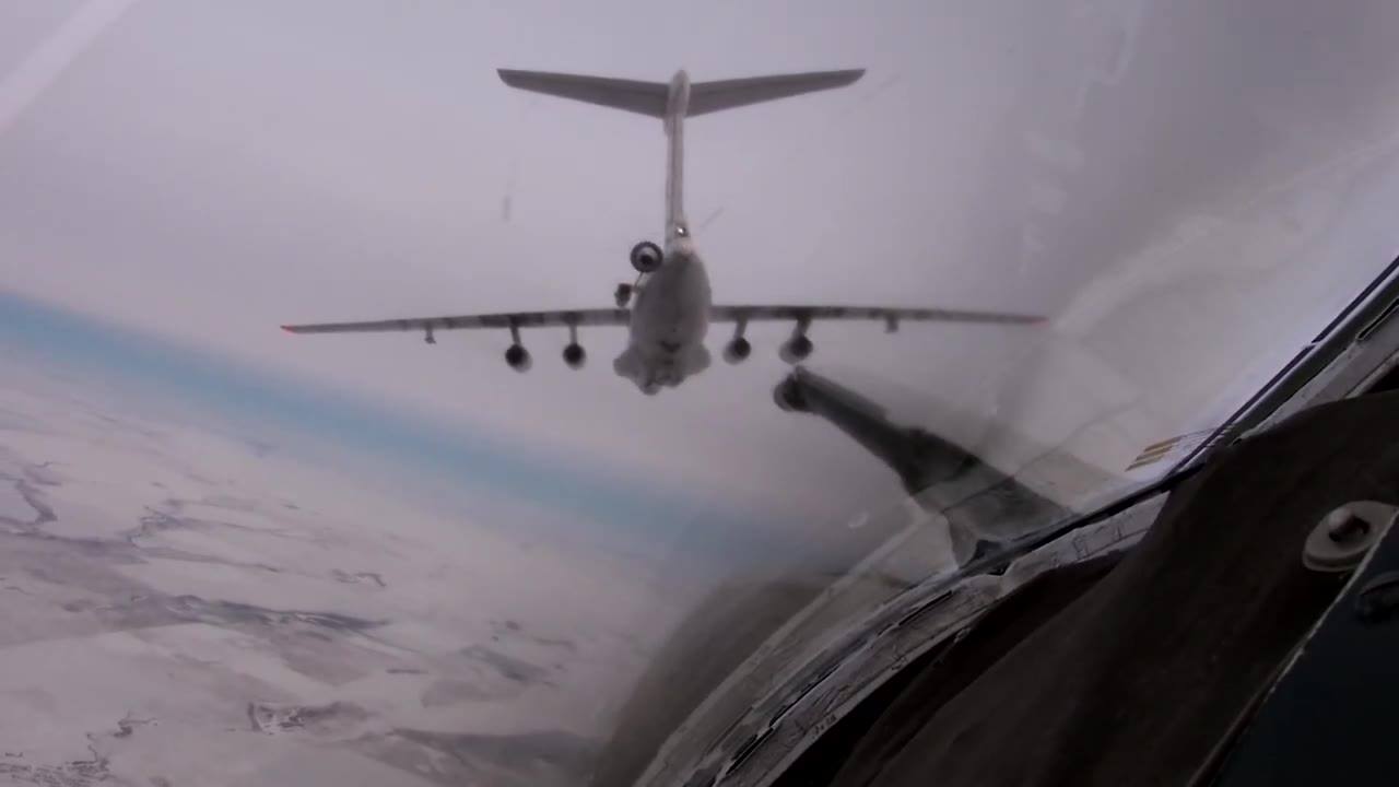 Russian Tu-160 Practice Mid-Air Refueling Over Volga Region