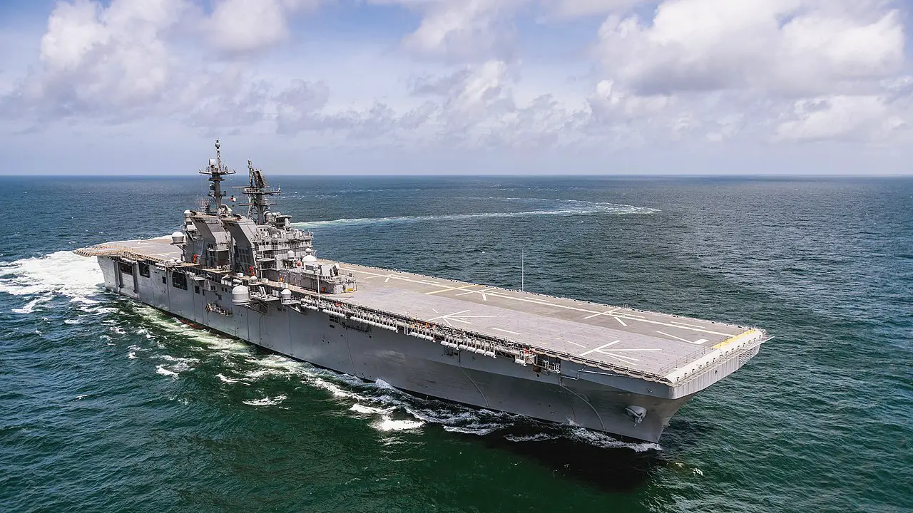 U.S. Navy amphibious assault ship USS Tripoli (LHA-7) 