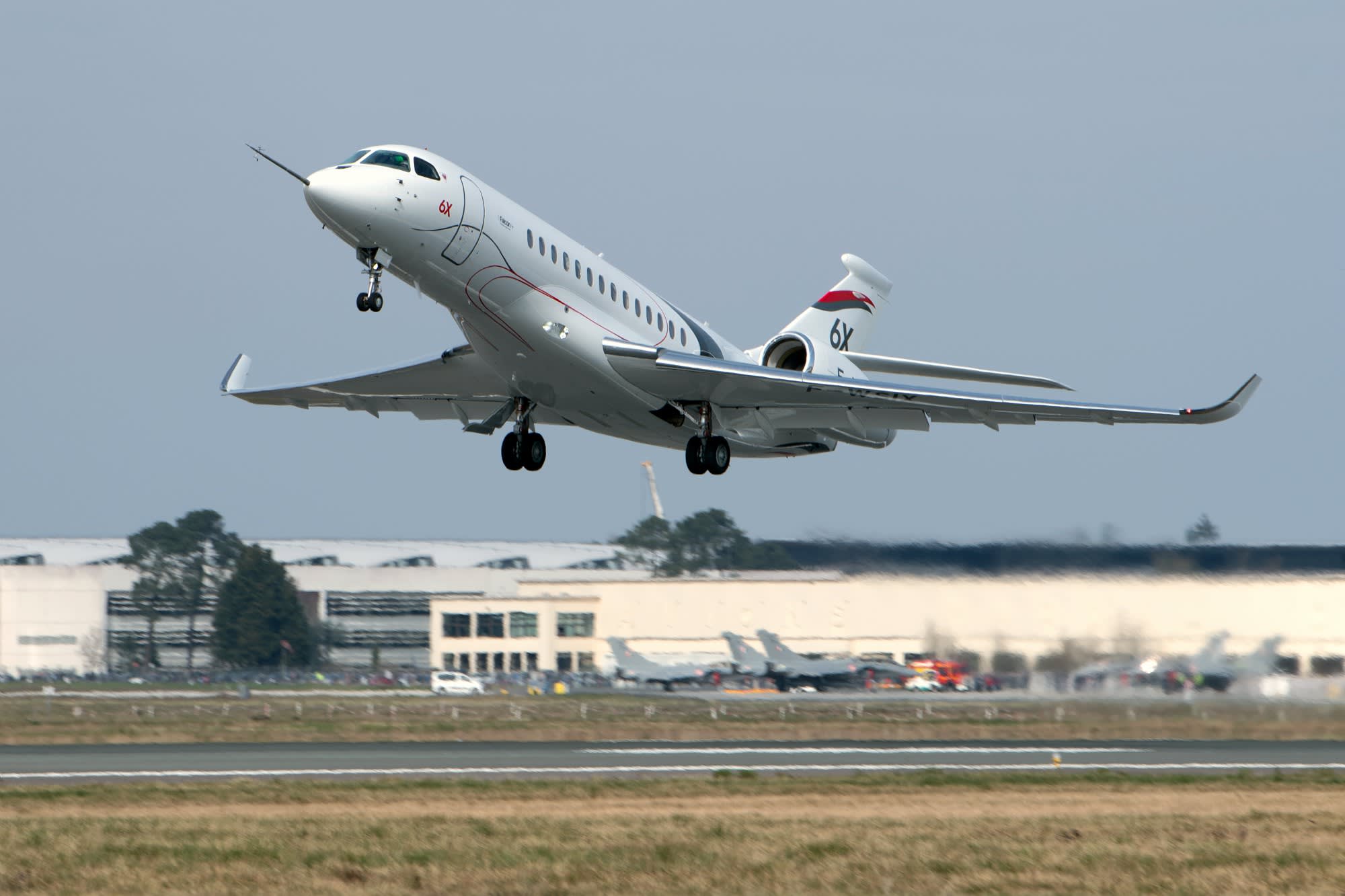 Dassault Aviation Falcon 6X Completes Maiden Flight