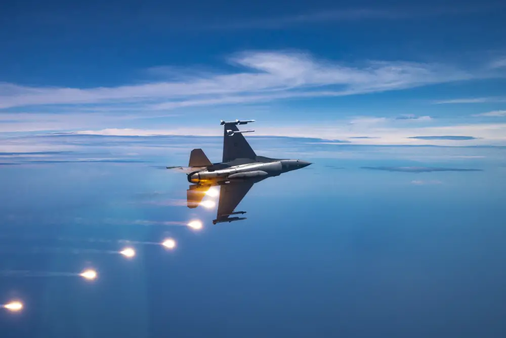 U.S. Air Force F-16C Fighting Falcon fires flares