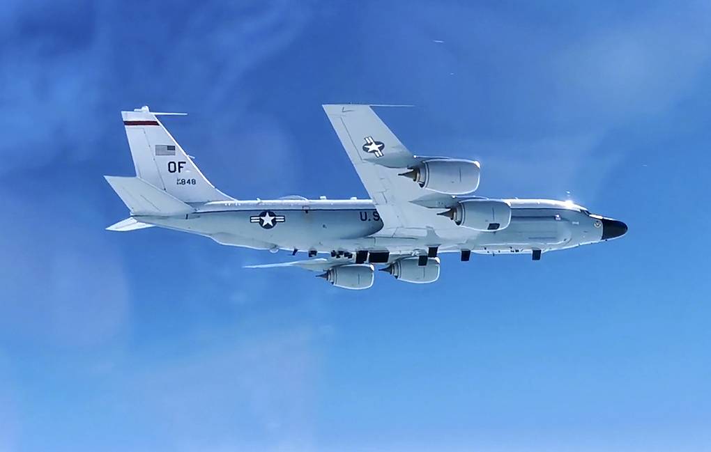 Russian MiG-31 Fighter Scrambled to Escort US Air Force RC-135 Over Pacific Ocean