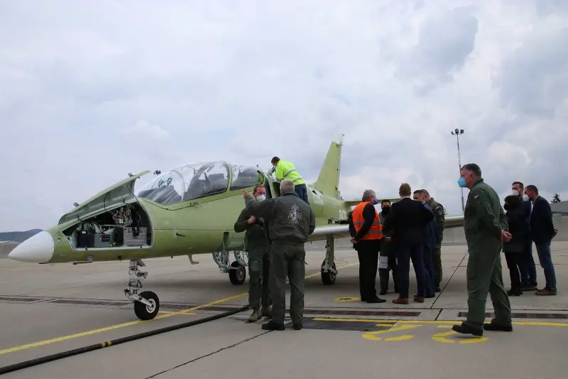 Slovak Air Force Pilots Flew New Aero Vodochody L-39NG Advanced Jet Trainer