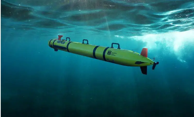 The REMUS 300 is a new open architecture, small-class unmanned underwater vehicle (UUV) that can dive to depths of 305 meters (1,000 feet) and has endurance options up to 30 hours.