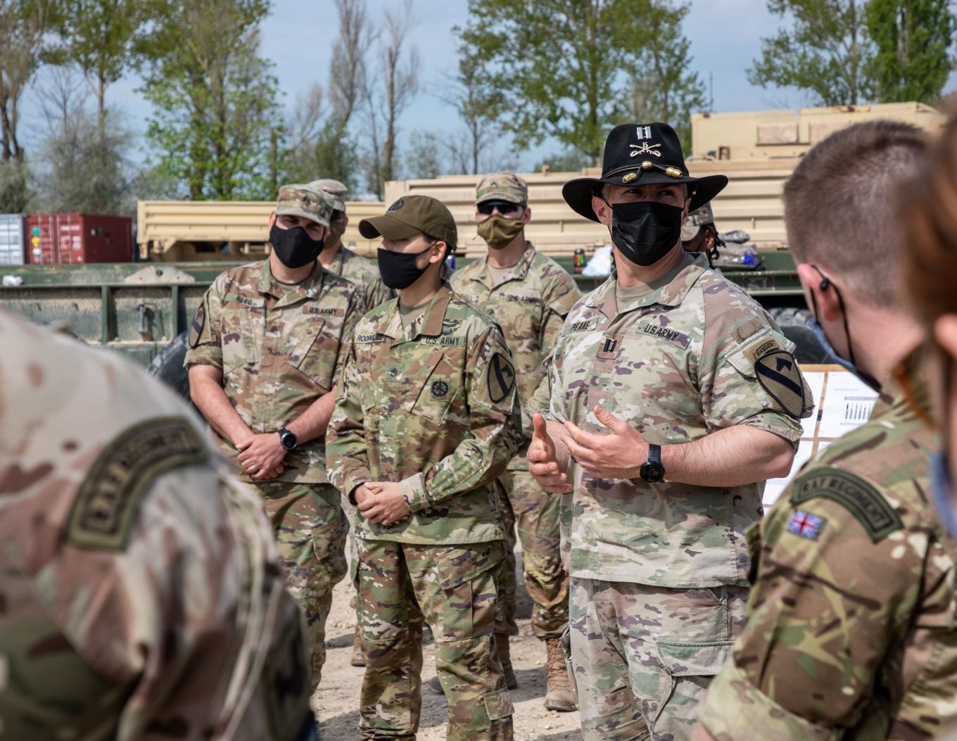 The Gunners and the US cavalrymen shared tactics and discussed weapon systems and common battlefield procedures.